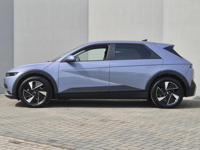 Hyundai IONIQ 5 Connect Limited 84 kWh / 1e Eigenaar / Fabrieksgarantie tot 08-2030 / SOH 100% / All season banden / Trekgewicht 1600 kg / CCS snellader / Elektrische achterklep / Stuur- & Stoelverwarming / Adaptief cruise control / Warmtepomp / Achteruitrijcamera /