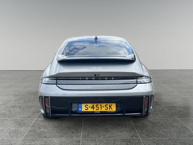 Hyundai IONIQ 6 Lounge 77.4kWh 228pk | LEDER | 800VOLT ULTRA SNELLADEN | ELEK. VERSTELBARE STOELEN | MEMORY FUNCTIE | 360° CAMERA | APPLE CARPLAY / ANDROID AUTO | ADAPTIVE CRUISE | STOEL + STUURVERW. |