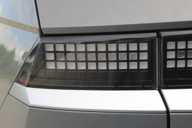 Hyundai IONIQ 5 Connect AWD 77.4 kWh | Incl. 12 Maanden garantie | Trekhaak | Adaptieve Cruise | Climate Control | Apple Carplay/Android Auto | Stoelverwarming | Stuurverwarming | Elektrische voorstoel | Parkeersensoren | Parkeercamera |