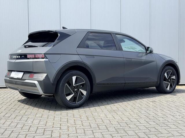 Hyundai IONIQ 5 Standard Range Pure Edition 63 kWh / Stoelverwarming Voor + Achter / Stuurverwarming / BOSE Audio / Achteruitrijcamera / Elek. Achterklep / LED Verlichting /