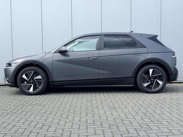 Hyundai IONIQ 5 Standard Range Pure Edition 63 kWh / Stoelverwarming Voor + Achter / Stuurverwarming / BOSE Audio / Achteruitrijcamera / Elek. Achterklep / LED Verlichting /
