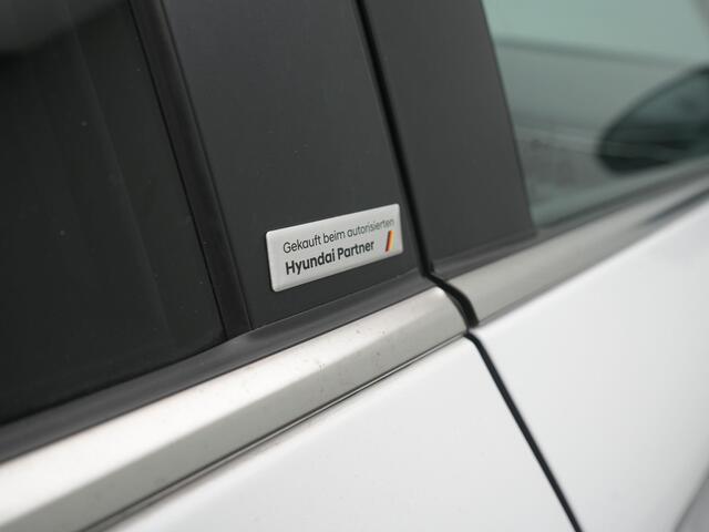Hyundai IONIQ 1.6 GDi PHEV Comfort - RIJKLAARPRIJS - Plug-in Hybride - Adaptieve Cruise Control - Achteruitrijcamera - Apple Carplay - Android Auto - Stoel- en Stuurverwarming - Infinity Premium Audio -