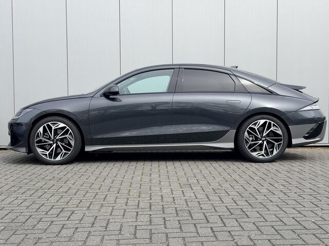Hyundai IONIQ 6 Connect 77.4 kWh / SOH 100% / Fabrieksgarantie tot 11-2028 / Wit Leder / 20 Inch All Season / Stoelverkoeling / Stoelverwarming Voor + Achter / Stuurverwarming / Elek. Bedienbare Bestuurdersstoel /
