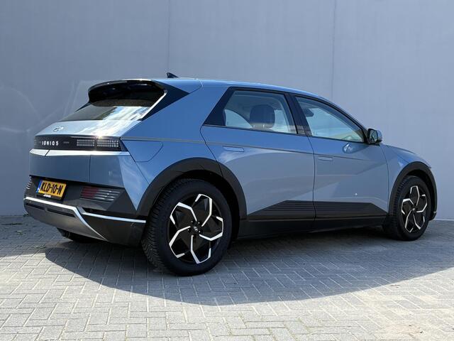 Hyundai IONIQ 5 Connect 77.4 kWh / Fabrieksgarantie t/m 11-2028 / SOH 98,9% / Afneembare Trekhaak / Warmtepomp / Stoel-/Stuurverwarming / All-Season Banden /
