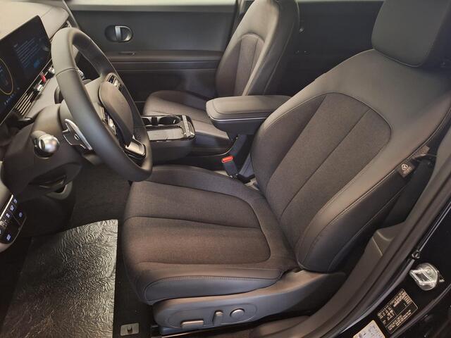 Hyundai IONIQ 5 Long Range Pure Edition 84 kWh | Uit voorraad leverbaar! | Apple Carplay/Android Auto | Adaptieve Cruise Control | Elektrische Stoel verstelling | Stoel / Stuurverwarming | Achteruitrijcamera