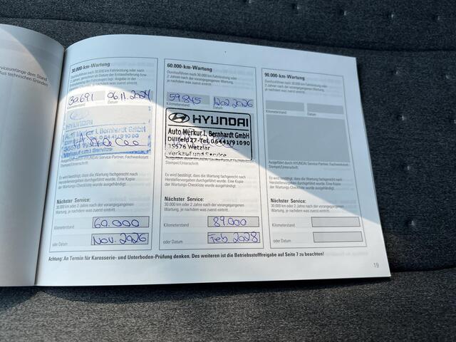 Hyundai IONIQ 5 Connect 77.4 kWh / Dealer onderhouden / Accu SoH 97% / Fabrieksgarantie tot 04-2028 / Afn. Trekhaak 1.600 kg / Navi / Apple Carplay Android / Elektrische stoelen / Stuur-, stoel- & achterbankverwarming / 19" LM wielen & All Season banden /