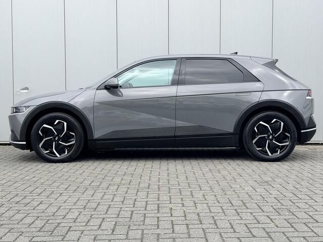 Hyundai IONIQ 5 Connect 77.4 kWh / Volledig LED / Stoelverwarming Voor + Achter / Stuurverwarming / Dynamische Navigatie / Achteruitrijcamera / Elek. Bedienbare Voorstoelen / Climate Control / Parkeersensoren Voor + Achter /
