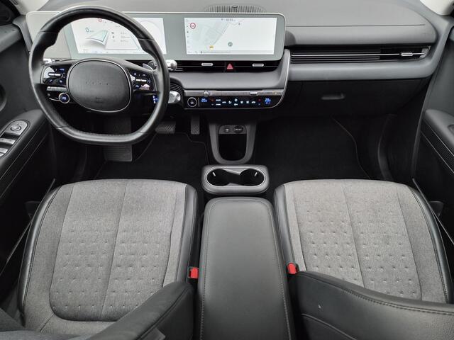 Hyundai IONIQ 5 Connect 77.4 kWh / SOH 100% / Trekgewicht 1600 kg / CCS snelladen / Warmtepomp / Rondomzicht camera / Stuur- Stoel & Achterbank verwarming / Adaptief cruise control / Draadloze telefoon lader / Apple Carplay Android Auto /