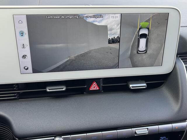 Hyundai IONIQ 5 Lounge 73kWh / Fabrieksgarantie tot 05-2028 / Leder / Elektrische stoelen & klep / Stoelventilatie / Stuur-, stoel- en achterbank-verwarming / Camera 360° / HUD / Navi / Apple Carplay Android / 19" LM wielen /