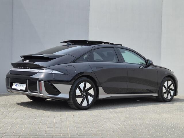 Hyundai IONIQ 6 Business 77.4 kWh / SOH 100% / Fabrieksgarantie tot 05-2028 / Bose Audio Systeem / Dealer onderhouden / Glazen schuif- en kanteldak / CCS snelladen / Head Up Display / Elektrische achterklep / Trekgewicht 1500 kg / Rondomzicht camera / Stuur- Stoel & A