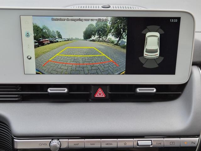 Hyundai IONIQ 5 Connect 77.4 kWh / SOH 98% / Dealer onderhouden / Fabrieksgarantie tot 06-2028 / Trekgewicht 1600 kg / CCS snelladen / Warmtepomp / Stuur- Stoel & Achterbank verwarming / Adaptief cruise control / Keyless Entry/Start / Achteruitrijcamera /