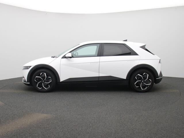 Hyundai IONIQ 5 77.4kWh Core 230Pk | WLTP 507 km | Navigatie | Apple & Android Carplay | Climate Control | Parkeersensoren Voor & Achter | Trekhaak | Achteruitrijcamera | Stoelverwarming | Adaptieve Cruise Control |