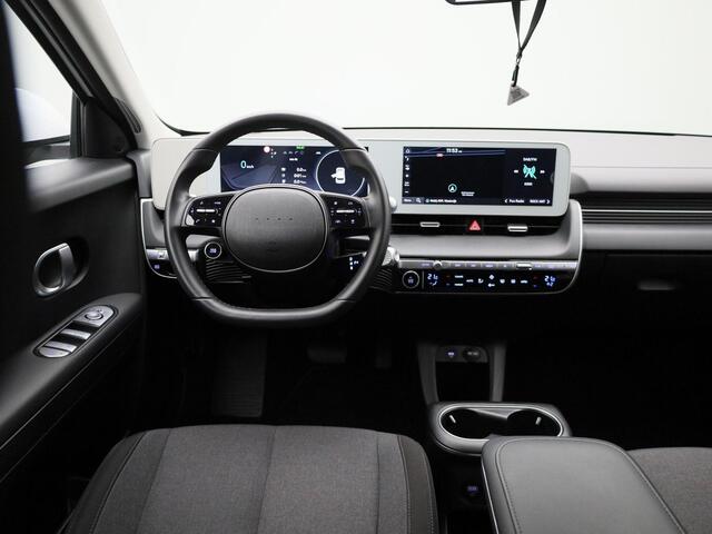 Hyundai IONIQ 5 77.4kWh Core 230Pk | WLTP 507 km | Navigatie | Apple & Android Carplay | Climate Control | Parkeersensoren Voor & Achter | Trekhaak | Achteruitrijcamera | Stoelverwarming | Adaptieve Cruise Control |