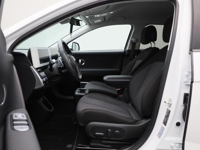 Hyundai IONIQ 5 77.4kWh Core 230Pk | WLTP 507 km | Navigatie | Apple & Android Carplay | Climate Control | Parkeersensoren Voor & Achter | Trekhaak | Achteruitrijcamera | Stoelverwarming | Adaptieve Cruise Control |