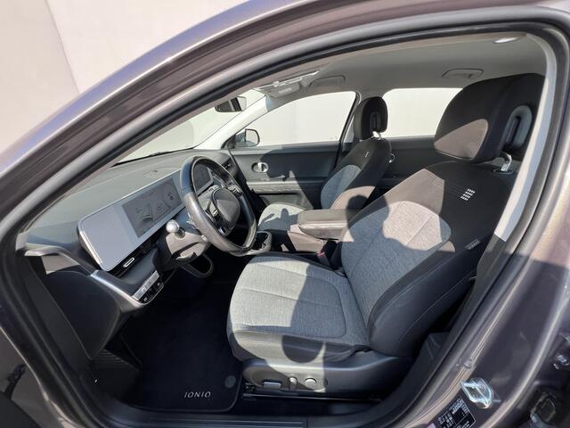 Hyundai IONIQ 5 Style 73kWh / Dealer onderhouden / Accu SoH 100 % / Fabrieksgarantie tot 05-2027 / WLTP 481 km stad 686 km / CCS snel laden / warmtepomp / 1.600 kg trekgewicht / Stuur- en stoelverwarming / Elektr. stoel / 19" LM wielen /