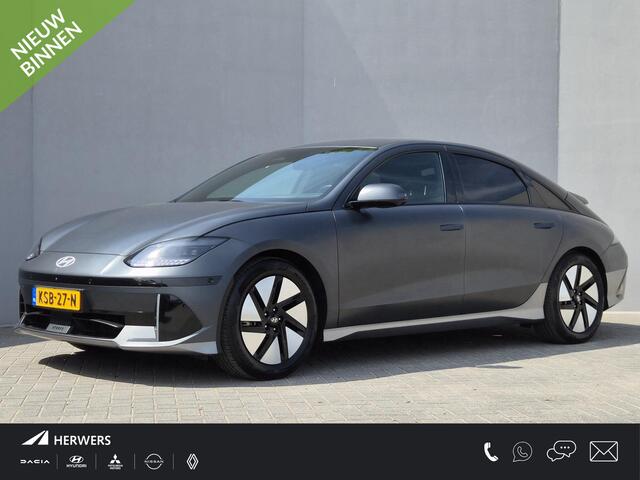 Hyundai IONIQ 6 Connect 77.4 kWh / SOH 100% / Dealer onderhouden / Fabrieksgarantie tot 05-2028 / CCS snelladen / Head Up Display / Stur- Stoel & Achterbank verwarming / Trekgewicht 1500 kg / Elektrische achterklep / Rondomzicht camera / Apple Carplay Android Auto /
