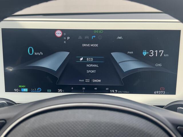 Hyundai IONIQ 5 Connect 77.4 kWh / Fabrieksgarantie tot 05-2028 / Accu SoH 100 % / 1.600 kg trekgewicht / WLTP 507 km stad 710 km / CCS snel laden / Elektr. stoelen & klep / Stuur-, stoel- en achterbankverwarming / 19" LM wielen /