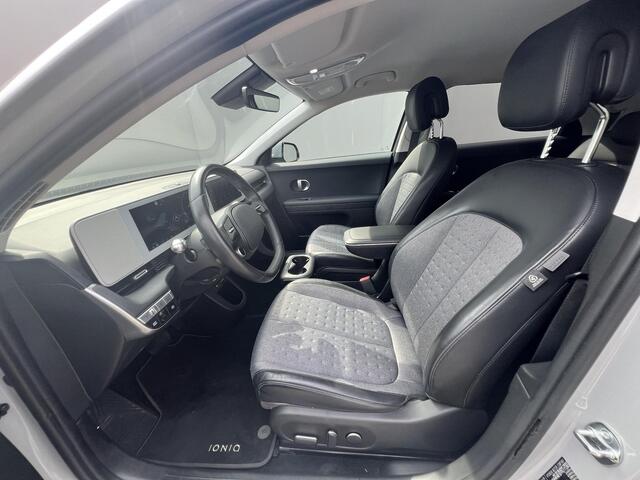 Hyundai IONIQ 5 Connect 77.4 kWh / Fabrieksgarantie tot 05-2028 / Accu SoH 100 % / 1.600 kg trekgewicht / WLTP 507 km stad 710 km / CCS snel laden / Elektr. stoelen & klep / Stuur-, stoel- en achterbankverwarming / 19" LM wielen /