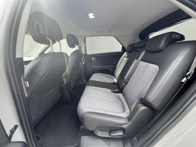 Hyundai IONIQ 5 Connect 77.4 kWh / Fabrieksgarantie tot 05-2028 / Accu SoH 100 % / 1.600 kg trekgewicht / WLTP 507 km stad 710 km / CCS snel laden / Elektr. stoelen & klep / Stuur-, stoel- en achterbankverwarming / 19" LM wielen /