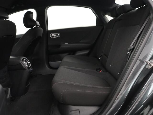 Hyundai IONIQ 6 Style 77.4 kWh | SOH 93.9 % | Navigatie | Virtual dashboard | Carplay | Climate Control | Adaptive cruise | camera | Park assist | Trekhaak | DAB+ | PHEV