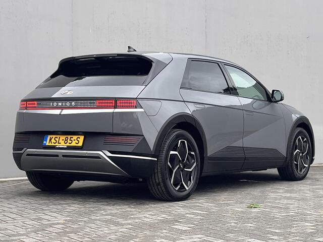 Hyundai IONIQ 5 Lounge 77.4 kWh / Dealer Onderhouden/ Accu SoH 96 % / WLTP 507 km / CCS Snel Laden / Lederen Bekleding / Stoelventilatie / Elektr. Voorstoelen / Elektrische Achterklep / Stuur-, Stoel- & Achterbankverwarming / Achteruitrijamera / Navi / Apple Carplay & Android Auto / 19" LM wielen / Winterwielenset /