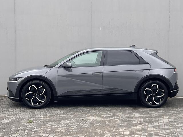 Hyundai IONIQ 5 Lounge 77.4 kWh / Dealer Onderhouden/ Accu SoH 96 % / WLTP 507 km / CCS Snel Laden / Lederen Bekleding / Stoelventilatie / Elektr. Voorstoelen / Elektrische Achterklep / Stuur-, Stoel- & Achterbankverwarming / Achteruitrijamera / Navi / Apple Carplay & Android Auto / 19" LM wielen / Winterwielenset /