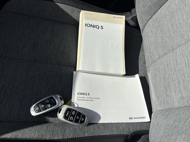 Hyundai IONIQ 5 Connect 58 kWh / Fabrieksgarantie tot 06-2027 / Dealer onderhouden / Accu SoH 100 % / WLTP 384 km stad 567 km / CCS snel laden / Navigatie / Camera / Apple Carplay Android / 19" LM wielen /