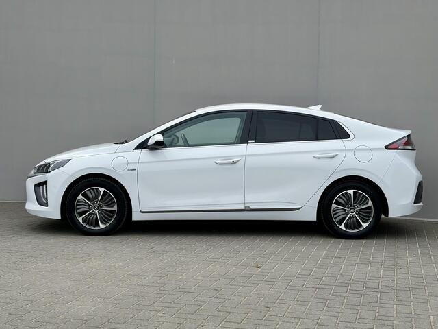 Hyundai IONIQ 1.6 GDi Comfort - Plus / PHEV / Plug-in / Navigatie / Camera / Android Auto/Apple Carplay / Cruise Control Adaptief / Stuur & Stoelverwarming /