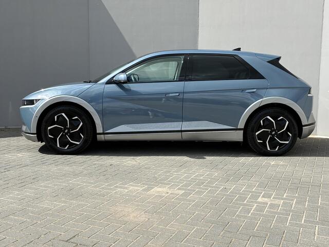 Hyundai IONIQ 5 Connect+ 77.4 kWh / Dealer onderhouden / Fabrieksgarantie tot 01-2029 / CCS snelladen / All season banden / Elektrische achterklep / Rondomzicht camera / Warmtepomp / Climate control / Stuur- Stoel & Achterbank verwarming / Adaptief cruise control /