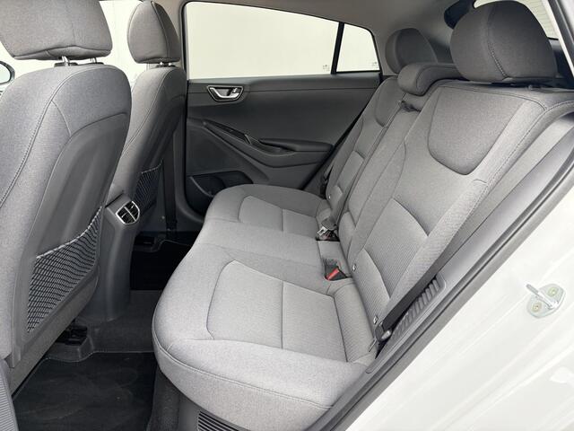 Hyundai IONIQ 1.6 GDi PHEV Premium Sky / Plug-in / Dealer Onderhouden / SOH 93,15% / Infinity Audio / Panorama/Schuifdak / All Season Banden / Navigatie / Camera / Android Auto/Apple Carplay / Cruise Control Adaptief / Stuur & Stoelverwarming /