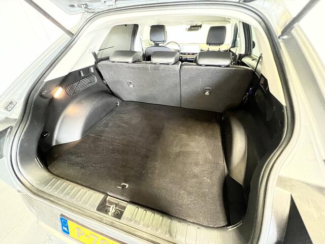 Hyundai IONIQ 5 Connect+ 73kWh Afn. Trekhaak | Navigatie/Android/Apple Carplay | LM Velgen 19" | Voorstoelen Verwarmd | Cruise Control Adaptief | Lederen Bekleding | Warmtepomp | Airco |