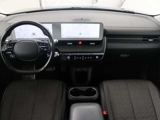 Hyundai IONIQ 5 Connect 77.4 kWh | SOH 94,1% | Half leder | Stuur/stoel verwarming Adaptive cruise | Trekhaak | BOSE sound | Camera | Park assist | Carplay | Climate control | Full LED
