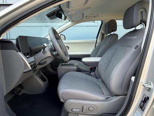 Hyundai IONIQ 5 Connect+ Limited 84 kWh / Fabrieksgarantie tot 06-2030 / SOH 99,1% / Warmtepomp CCS Snel laden / 1.600 kg Trekgewicht / Stoel en stuurverwarming / All Season Banden / Elektrische voorstoelen / Navigatie / Apple Carplay & Android Auto / Achteruitrijcamera / Rondom sensoren /