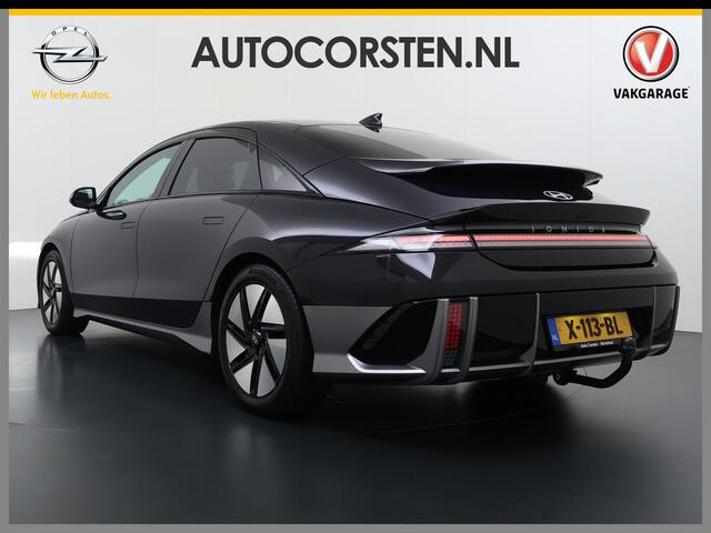 Hyundai IONIQ 6 77.4kWh 229PK Trekhaak SOH 100% Warmtepomp Adap.Cruise Head-Up Stoel+Achterbank+Stuur Verwarming Camera Navi Pdc Apple Carplay Android Auto Ecc Connect Elek. Achterklep Privacy Glas Lmv Led Lane Assist 1.500KG Trekgewicht 1e Eigenaar Origineel Nederlandse Auto