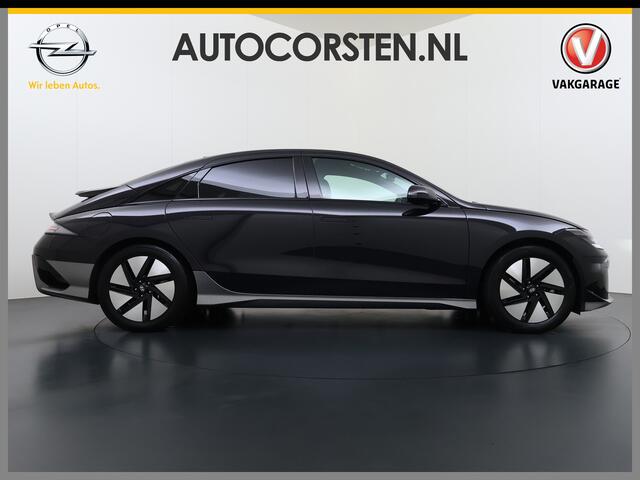 Hyundai IONIQ 6 77.4kWh 229PK Trekhaak SOH 100% Warmtepomp Adap.Cruise Head-Up Stoel+Achterbank+Stuur Verwarming Camera Navi Pdc Apple Carplay Android Auto Ecc Connect Elek. Achterklep Privacy Glas Lmv Led Lane Assist 1.500KG Trekgewicht 1e Eigenaar Origineel Nederlandse Auto