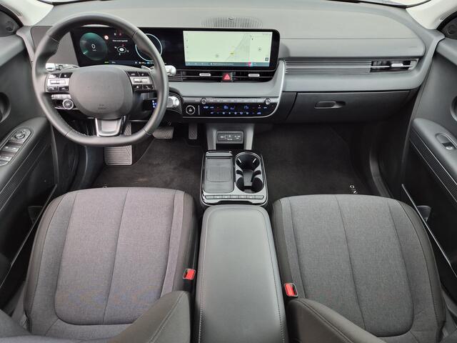 Hyundai IONIQ 5 Connect 84 kWh / Accu SoH 99,2 % / Fabrieksgarantie tot 04-2030 / CCS snelladen / 19" LM wielen & All Season banden / 1.600 kg Trekgewicht / Elektrische achterklep / Stuur & Stoelverwarming / Warmtepomp / Achteruitrijcamera / Adaptief cruise control /