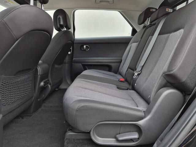 Hyundai IONIQ 5 Connect 84 kWh / Accu SoH 99,2 % / Fabrieksgarantie tot 04-2030 / CCS snelladen / 19" LM wielen & All Season banden / 1.600 kg Trekgewicht / Elektrische achterklep / Stuur & Stoelverwarming / Warmtepomp / Achteruitrijcamera / Adaptief cruise control /