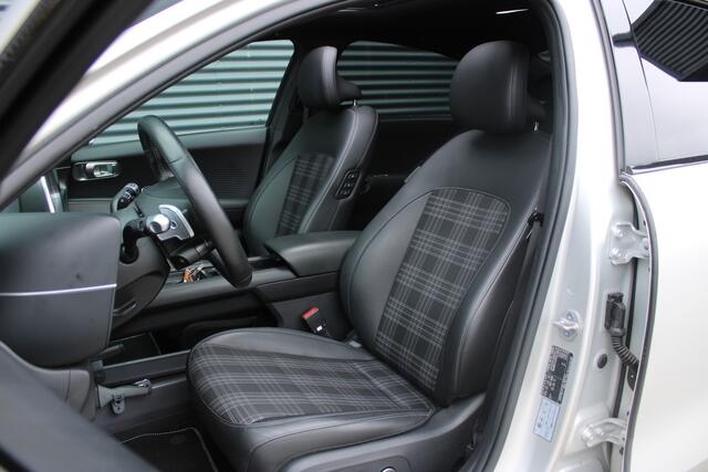 Hyundai IONIQ 6 First Edition AWD 77.4 kWh 325PK Panoramdak Trekhaak Stoel/Stuurverwarming Camera