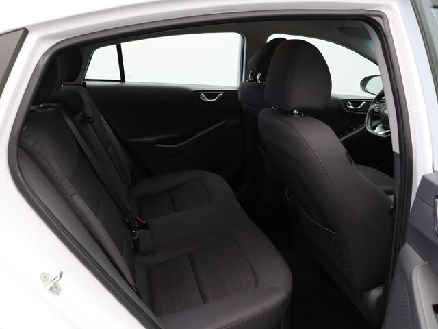 Hyundai IONIQ 1.6 GDi Comfort | Adaptive cruise control | Climate control | PDC voor en achter | Achteruitrij camera | Navigatie |
