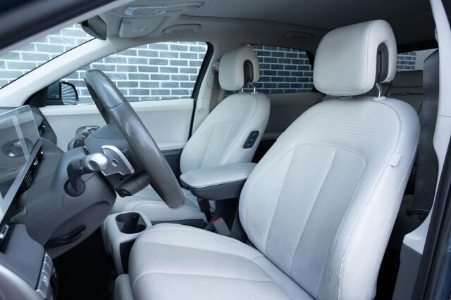 Hyundai IONIQ 5 Lounge 73kWh | Trekhaak | Warmtepomp | Panoramadak | 360 Graden Camera | Lederen Bekleding | Stoelventilatie | Stoelverwarming voor en achter | Keyless Entry | Elektrische Achterklep | Cruise Control Adaptief | Dodehoekdetectie | Navigatie | Apple Carplay | Android Auto