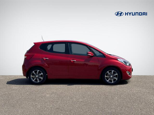 Hyundai IX20 1.4i Go! | Trekhaak | Navigatie | Achterbank Verstelbaar | Airco | Bluetooth Tel. | Elek. Ramen + Spiegels | Rijklaarprijs!