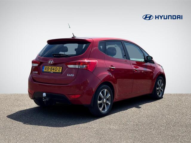 Hyundai IX20 1.4i Go! | Trekhaak | Navigatie | Achterbank Verstelbaar | Airco | Bluetooth Tel. | Elek. Ramen + Spiegels | Rijklaarprijs!