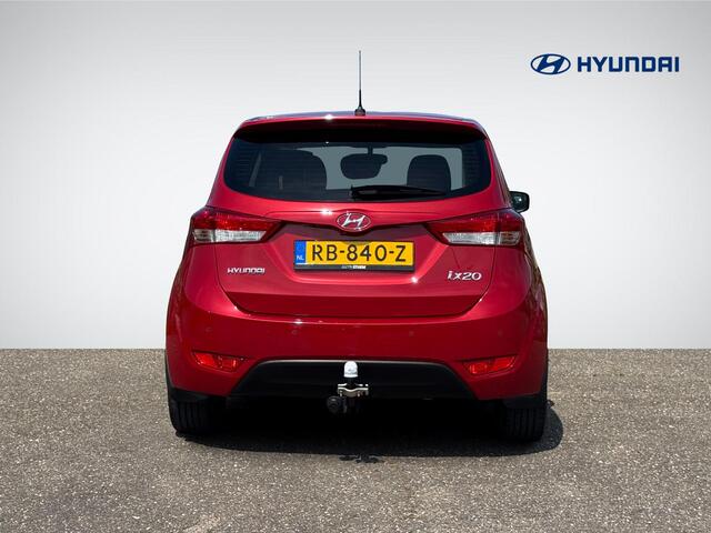 Hyundai IX20 1.4i Go! | Trekhaak | Navigatie | Achterbank Verstelbaar | Airco | Bluetooth Tel. | Elek. Ramen + Spiegels | Rijklaarprijs!