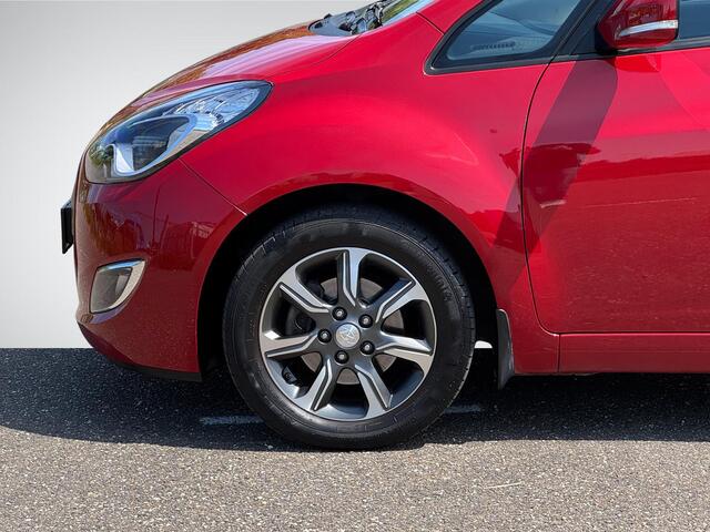 Hyundai IX20 1.4i Go! | Trekhaak | Navigatie | Achterbank Verstelbaar | Airco | Bluetooth Tel. | Elek. Ramen + Spiegels | Rijklaarprijs!
