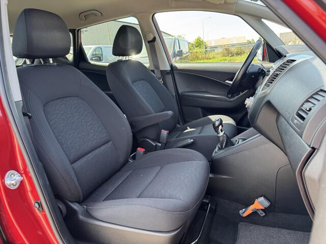 Hyundai IX20 1.4i Go! | Trekhaak | Navigatie | Achterbank Verstelbaar | Airco | Bluetooth Tel. | Elek. Ramen + Spiegels | Rijklaarprijs!