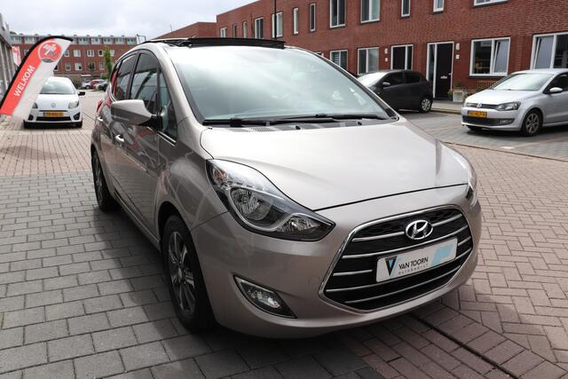 Hyundai IX20 1.6i Premium Automaat. Panoramadak, trekhaak.