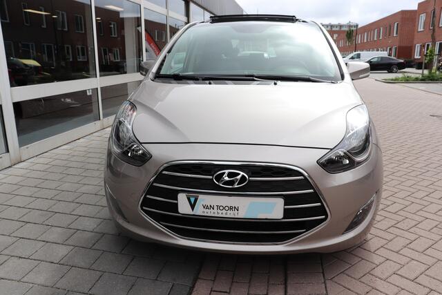 Hyundai IX20 1.6i Premium Automaat. Panoramadak, trekhaak.