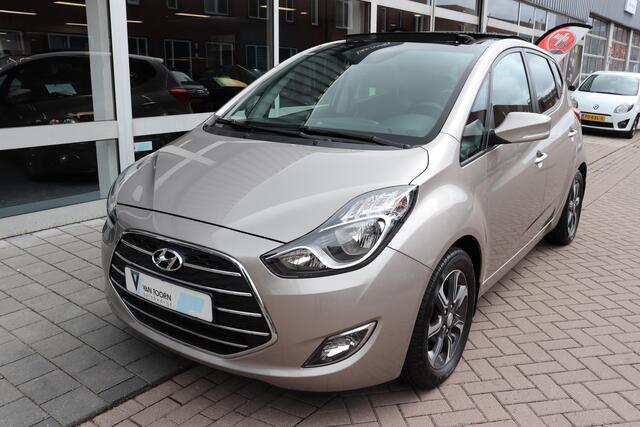 Hyundai IX20 1.6i Premium Automaat. Panoramadak, trekhaak.