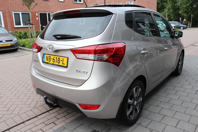 Hyundai IX20 1.6i Premium Automaat. Panoramadak, trekhaak.
