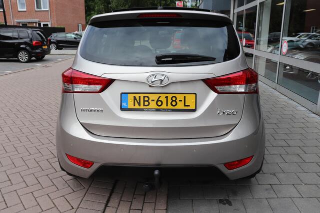 Hyundai IX20 1.6i Premium Automaat. Panoramadak, trekhaak.